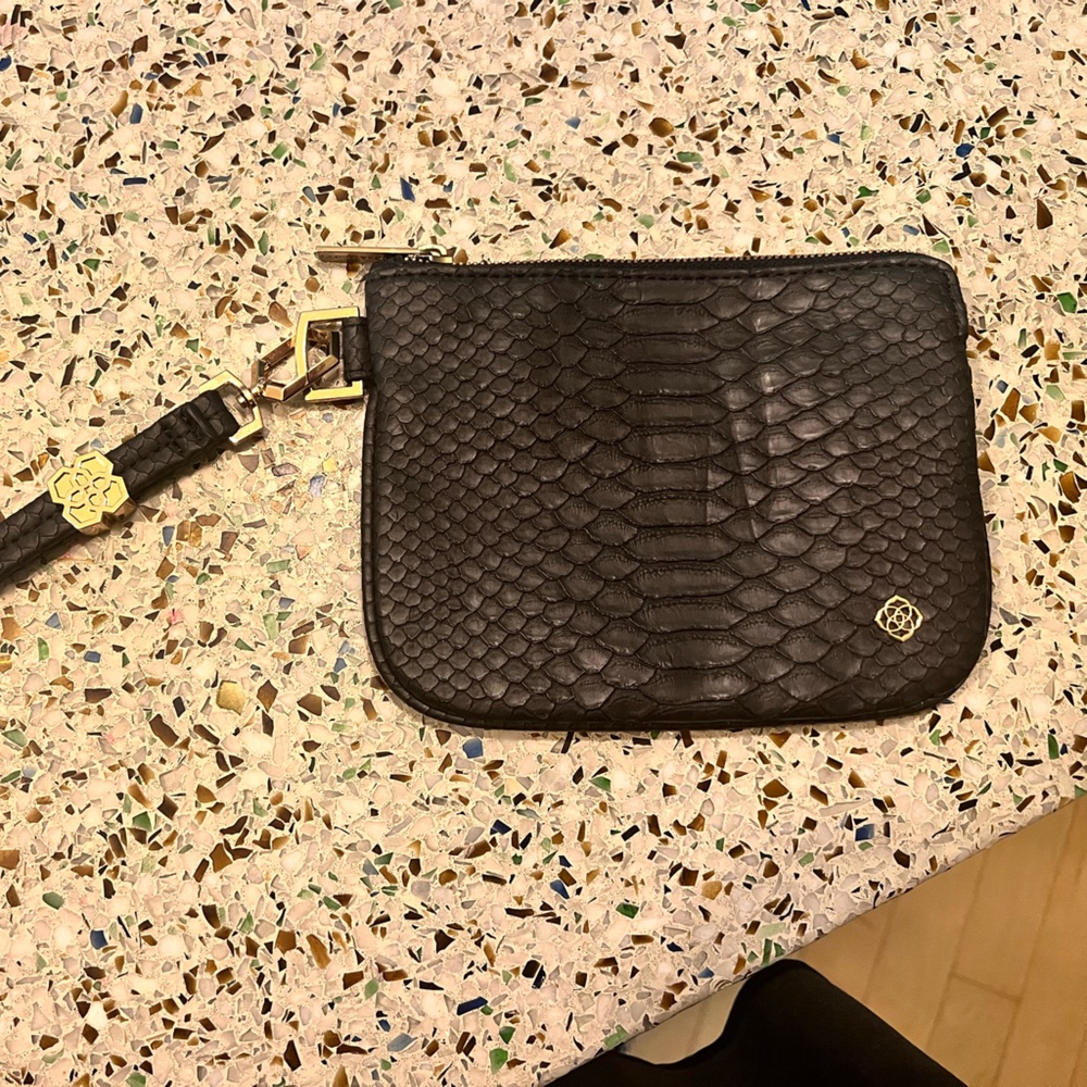 EUC Kendra Scott Black Travel Wallet Wristlet
MSRP:$65